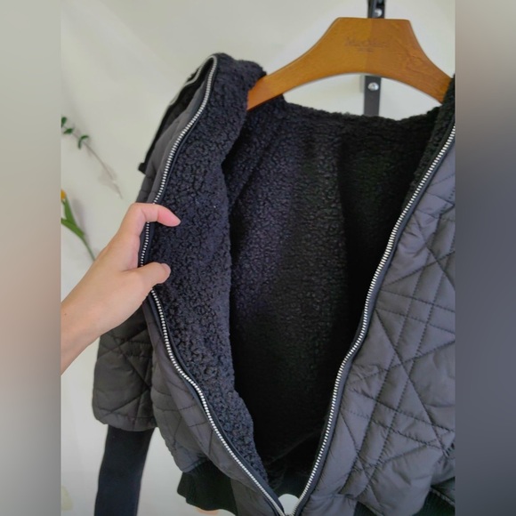 Designer Inspired, Black, Quilted Women's Cropped Puffer Jacket, Size Small - Picture 3 of 12